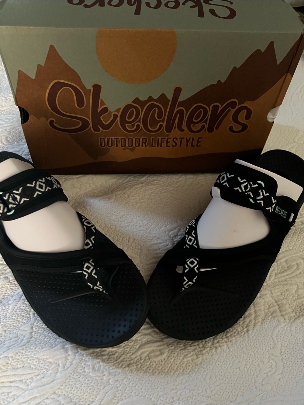 New Skechers Regge Trailway black women’s sandals.Sz 10